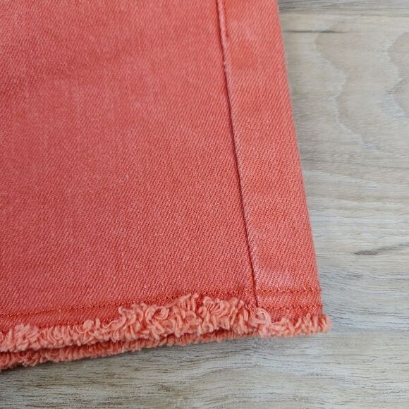 ☔️🔹️NWT Levi's Orange Raw Hem Denim Shorts Size 6/28 - Picture 7 of 9